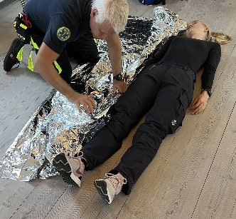 Praktisk undervisning på et førstehjælpskursus