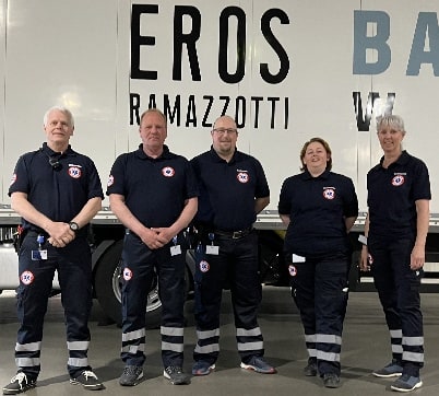 Fem medlemmer af Medic Team Danmark på vagt ved en koncert