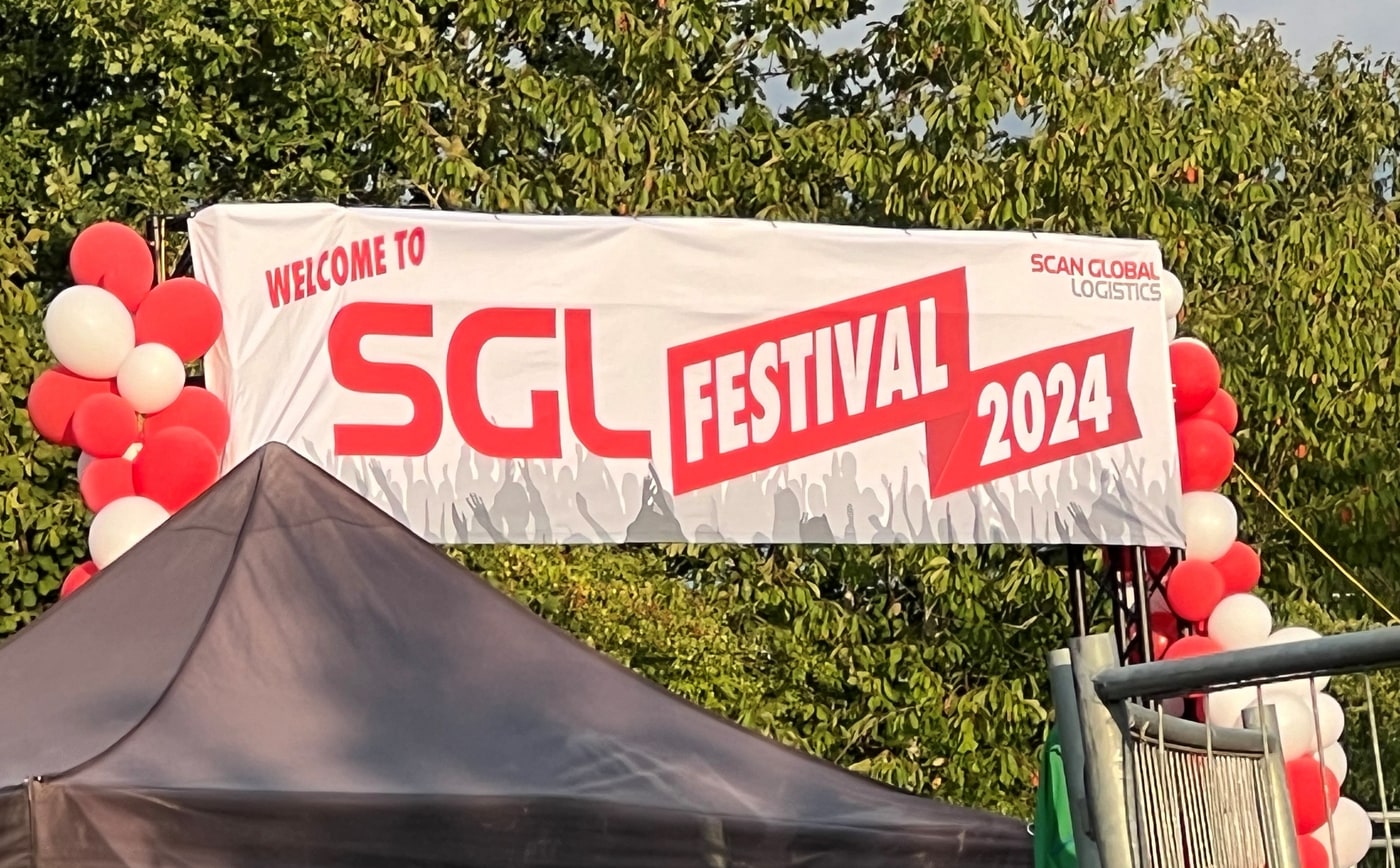 Velkomstbanner og balloner ved SGL Festival 2024 hos Scan Global Logistics